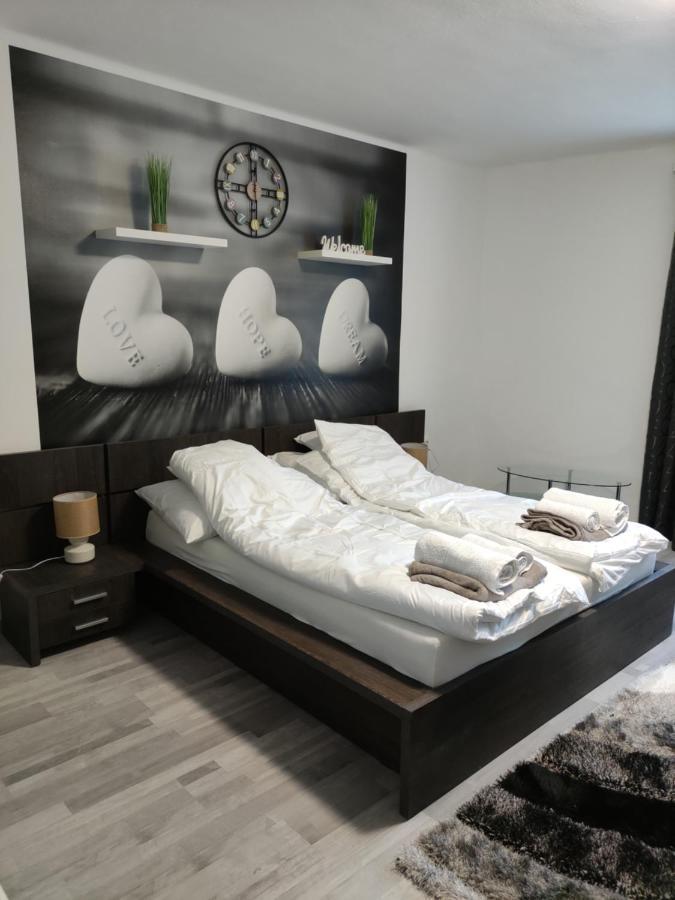 Székesfehérvár Freedom-Fehervar Apartman מראה חיצוני תמונה